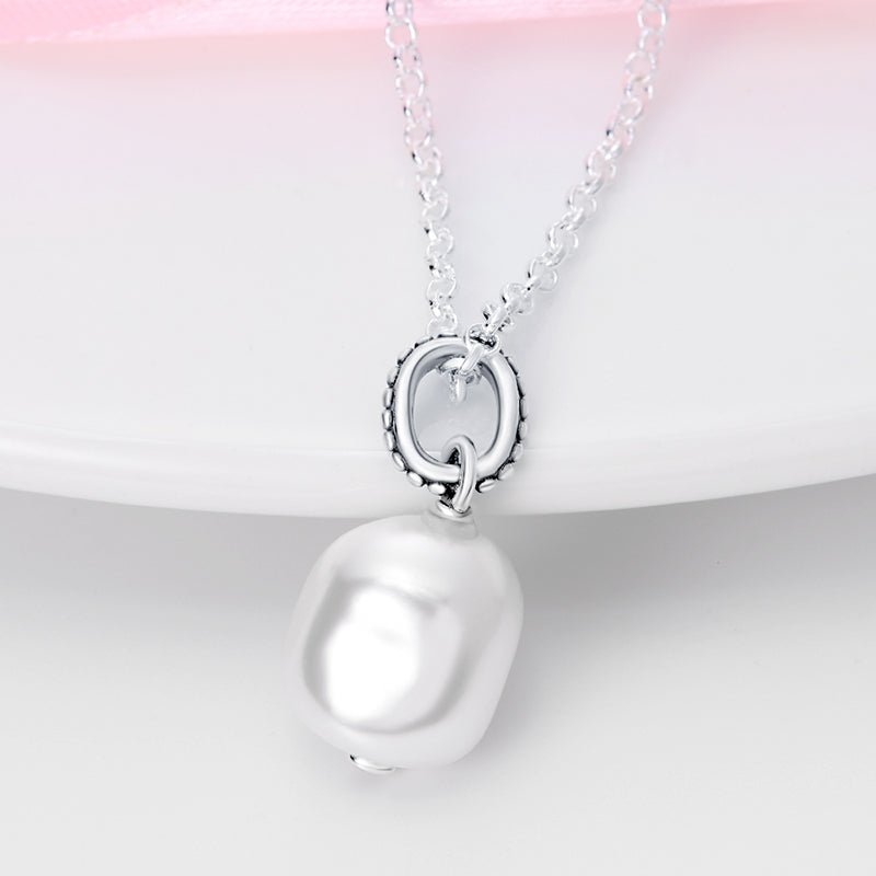 Silver necklace with a pearl pendant displayed on a white background, highlighting the elegance of the jewelry piece.