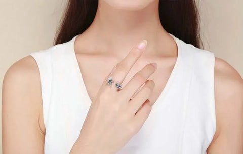 Sparkling Bee and Flower Ring