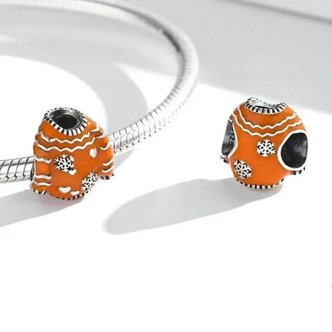 Sweater Charm - Sweater Charm