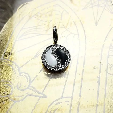 Yin and yang pendant with gem border.