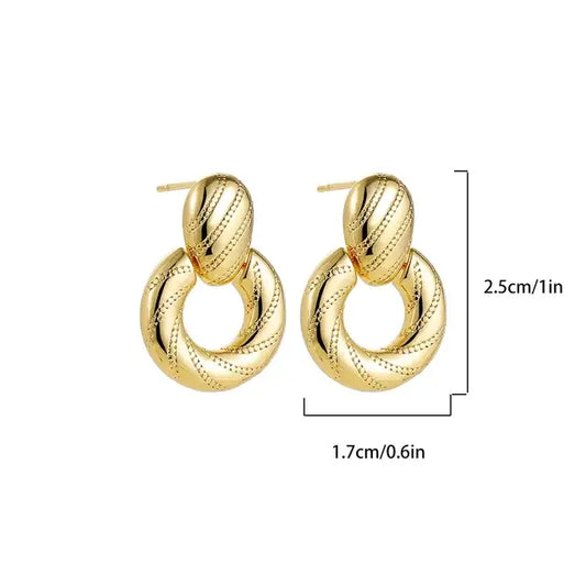 Twisted gold hoop earrings measuring .cm in height and .cm in width, displayed with dimensions.